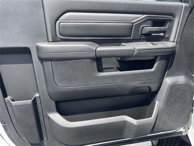 2025 RAM 5500HD RAM 5500 TRADESMAN CHASSIS REGULAR CAB 4X4 60' CA