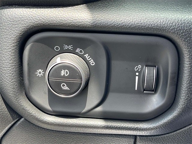 2025 RAM 5500HD RAM 5500 TRADESMAN CHASSIS REGULAR CAB 4X4 60' CA