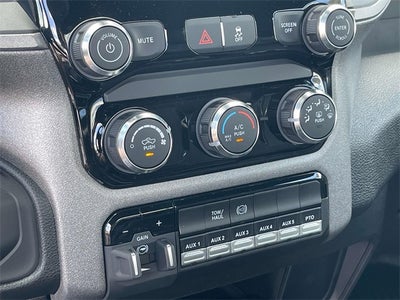 2025 RAM 5500HD RAM 5500 TRADESMAN CHASSIS REGULAR CAB 4X4 60' CA