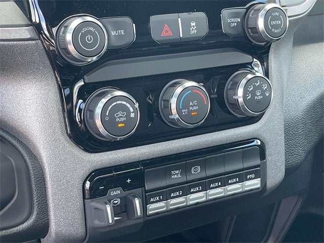 2025 RAM 5500HD RAM 5500 TRADESMAN CHASSIS REGULAR CAB 4X4 60' CA