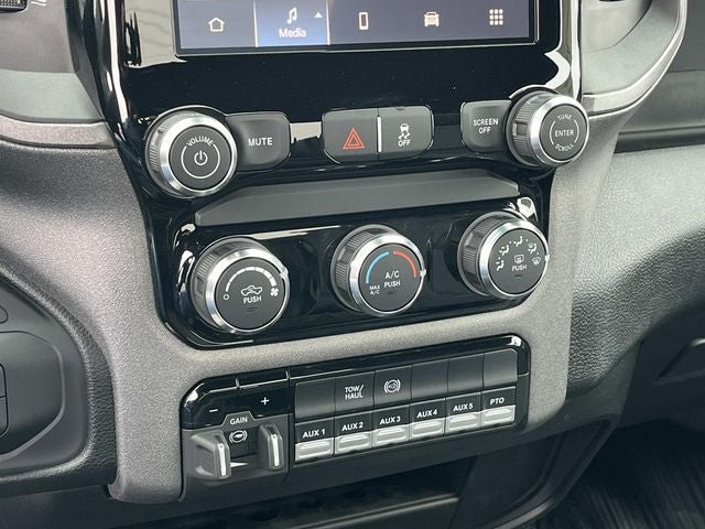 2026 RAM 5500HD RAM 5500 TRADESMAN CHASSIS REGULAR CAB 4X4 60' CA