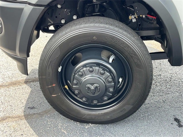 2025 RAM 5500HD RAM 5500 TRADESMAN CHASSIS REGULAR CAB 4X4 84' CA