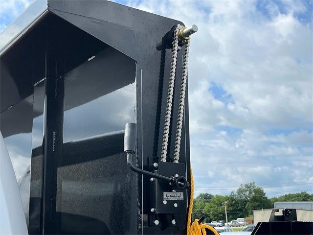 2025 RAM 5500HD RAM 5500 TRADESMAN CHASSIS REGULAR CAB 4X4 84' CA