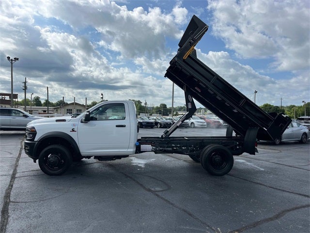 2025 RAM 5500HD RAM 5500 TRADESMAN CHASSIS REGULAR CAB 4X4 84' CA