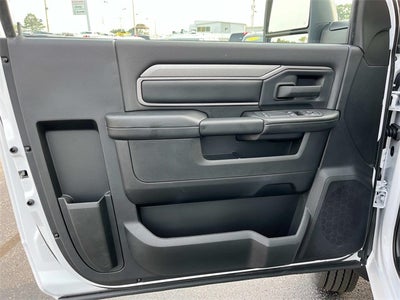 2025 RAM 5500HD RAM 5500 TRADESMAN CHASSIS REGULAR CAB 4X4 84' CA