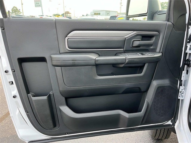 2025 RAM 5500HD RAM 5500 TRADESMAN CHASSIS REGULAR CAB 4X4 84' CA