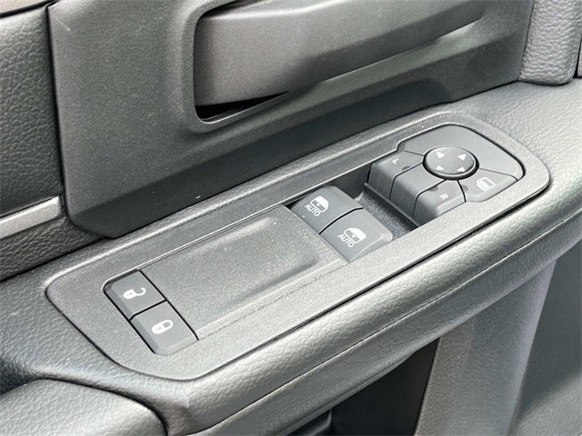 2025 RAM 5500HD RAM 5500 TRADESMAN CHASSIS REGULAR CAB 4X4 84' CA