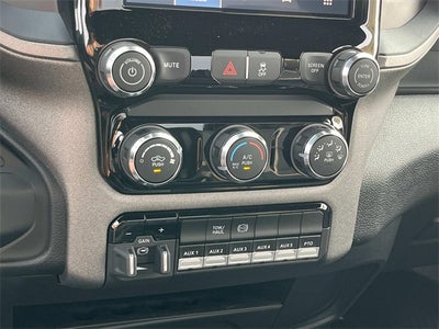 2025 RAM 5500HD RAM 5500 TRADESMAN CHASSIS REGULAR CAB 4X4 84' CA