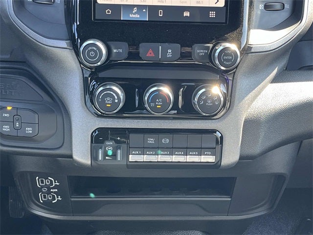 2026 RAM 5500HD RAM 5500 TRADESMAN CHASSIS CREW CAB 4X4 60' CA