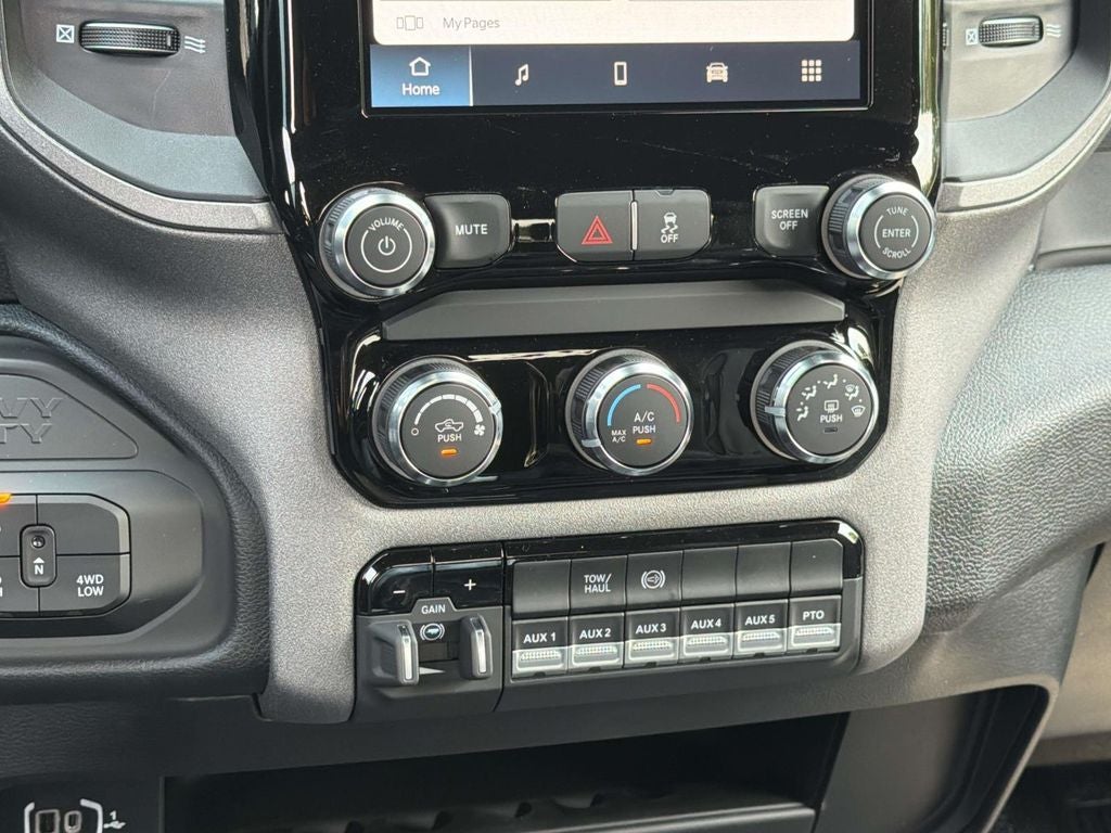 2026 RAM 5500HD RAM 5500 TRADESMAN CHASSIS CREW CAB 4X4 60' CA