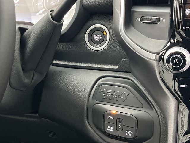 2025 RAM 5500HD RAM 5500 BIG HORN CHASSIS CREW CAB 4X4 60' CA