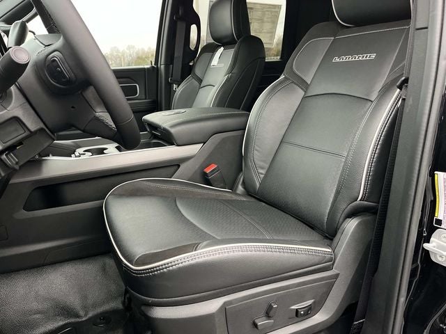 2025 RAM 5500HD RAM 5500 BIG HORN CHASSIS CREW CAB 4X4 60' CA