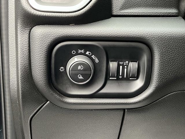 2025 RAM 5500HD RAM 5500 BIG HORN CHASSIS CREW CAB 4X4 60' CA