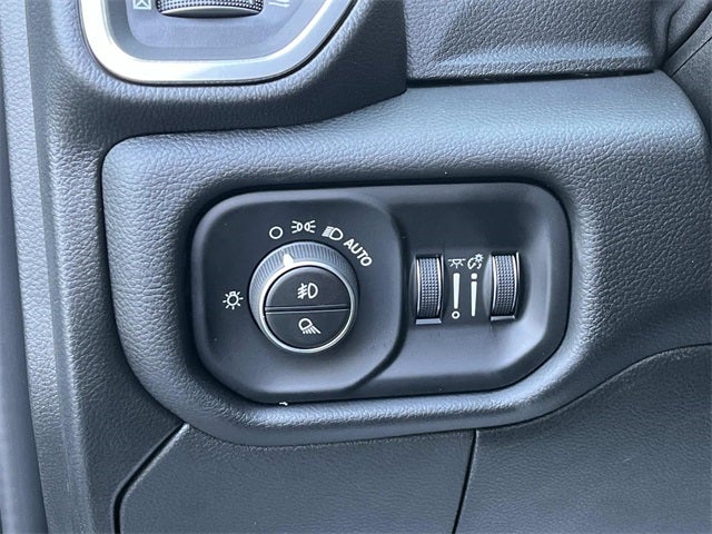 2026 RAM 5500HD RAM 5500 BIG HORN CHASSIS CREW CAB 4X4 60' CA