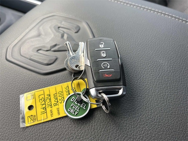 2026 RAM 5500HD RAM 5500 BIG HORN CHASSIS CREW CAB 4X4 60' CA