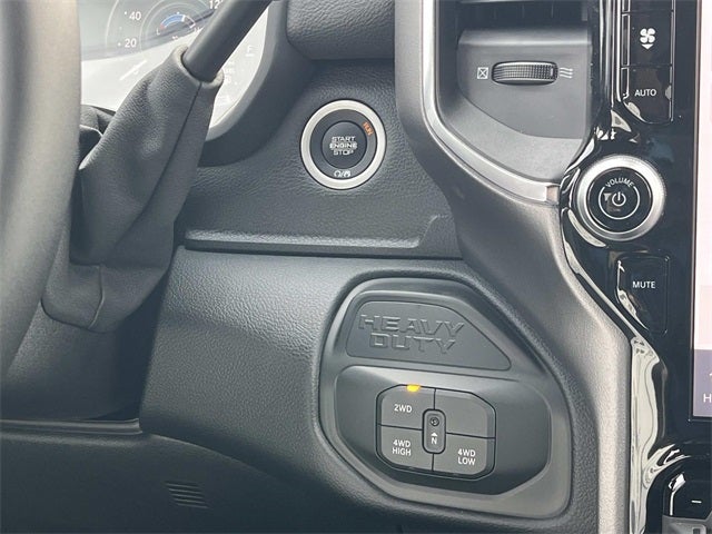 2026 RAM 5500HD RAM 5500 BIG HORN CHASSIS CREW CAB 4X4 60' CA