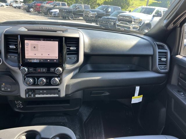 2026 RAM 5500HD RAM 5500 TRADESMAN CHASSIS CREW CAB 4X4 60' CA