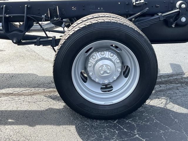 2026 RAM 5500HD RAM 5500 TRADESMAN CHASSIS CREW CAB 4X4 84' CA