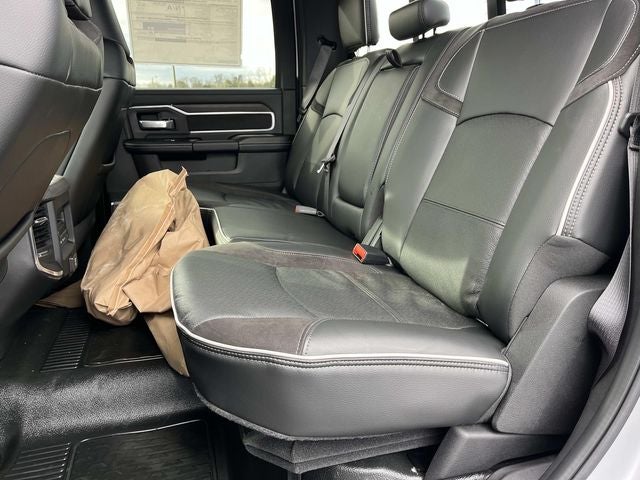 2026 RAM 5500HD RAM 5500 BIG HORN CHASSIS CREW CAB 4X4 84' CA