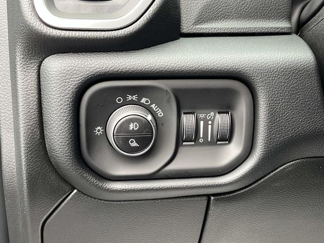 2026 RAM 5500HD RAM 5500 BIG HORN CHASSIS CREW CAB 4X4 84' CA