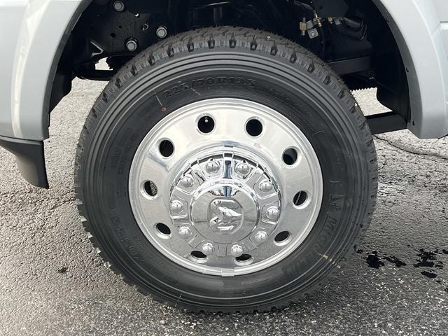 2026 RAM 5500HD RAM 5500 BIG HORN CHASSIS CREW CAB 4X4 84' CA