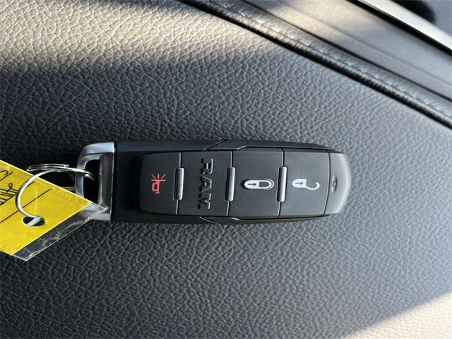 2026 RAM 5500HD RAM 5500 TRADESMAN CHASSIS CREW CAB 4X4 84' CA