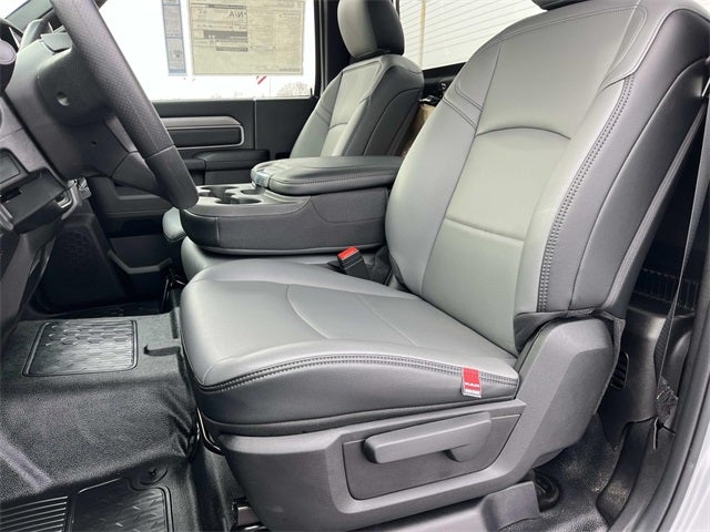 2026 RAM 3500 RAM 3500 TRADESMAN CHASSIS REGULAR CAB 4X4 60' CA