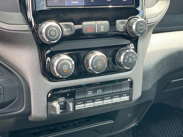 2026 RAM 3500 RAM 3500 TRADESMAN CHASSIS REGULAR CAB 4X4 60' CA