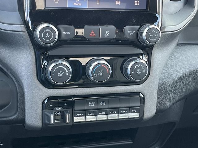 2026 RAM 3500 RAM 3500 TRADESMAN CHASSIS REGULAR CAB 4X4 84' CA