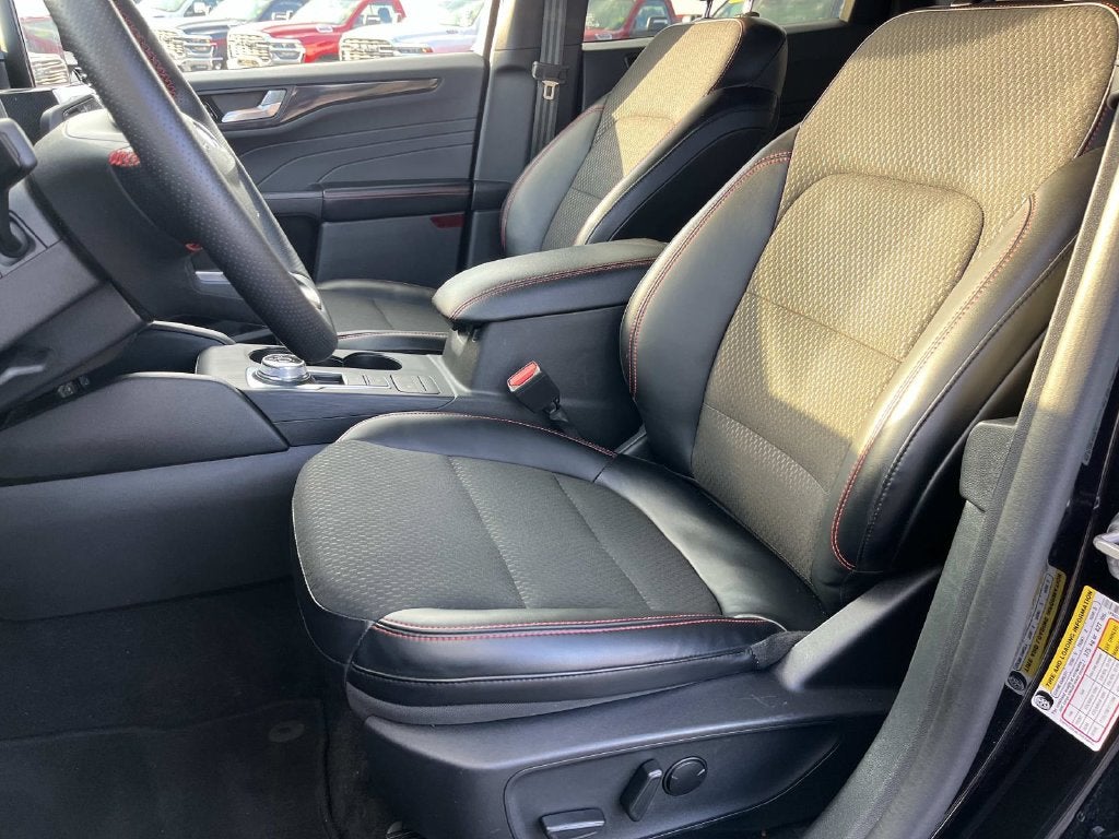 2025 Ford Escape ST-Line Select