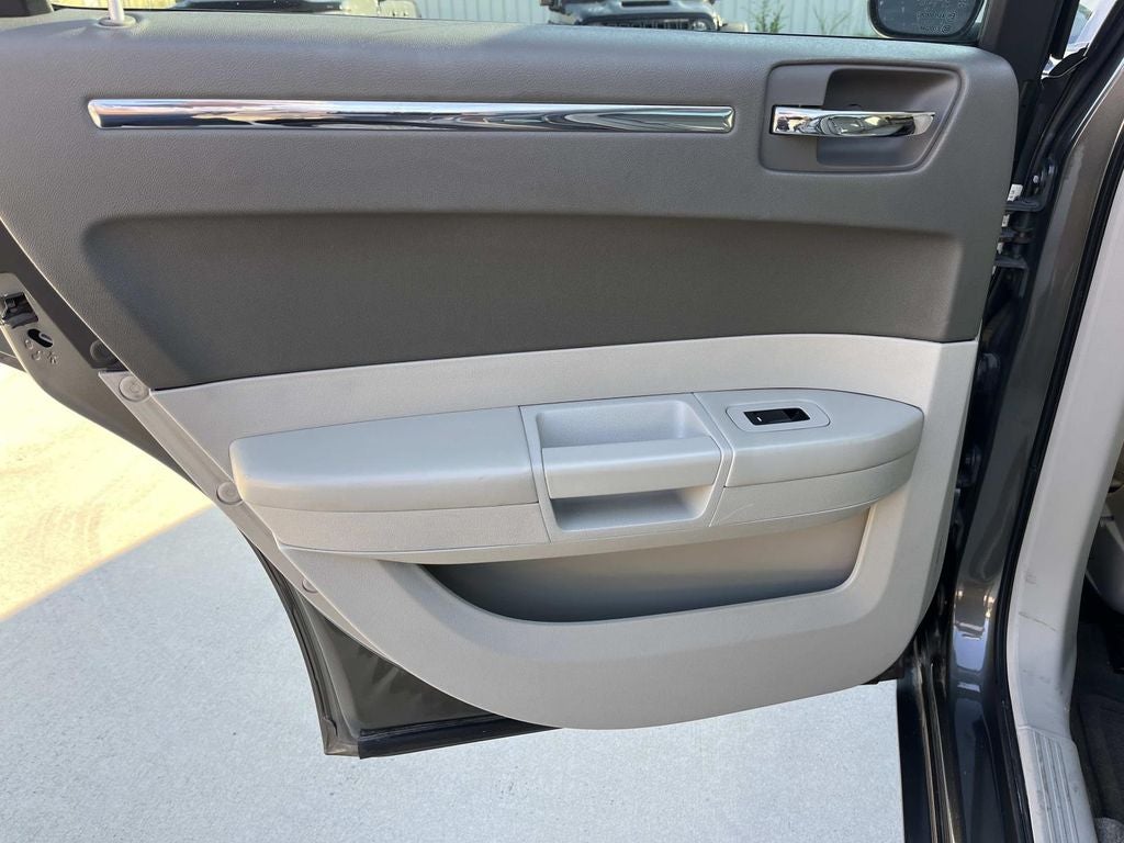 2008 Chrysler 300 Base