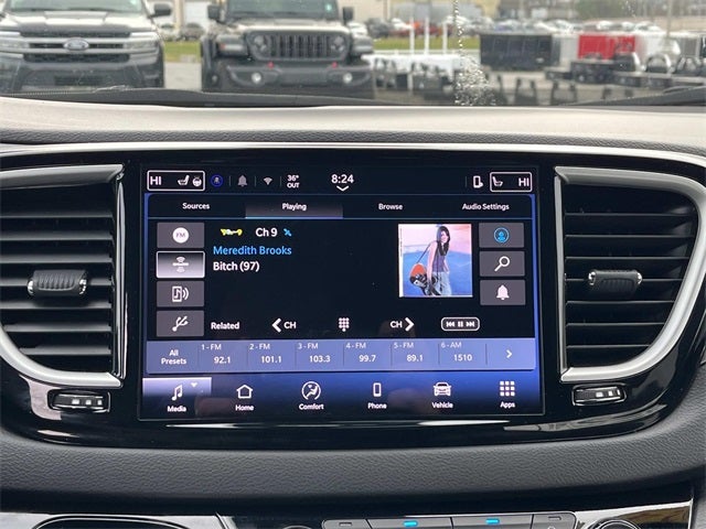 2025 Chrysler Pacifica Select