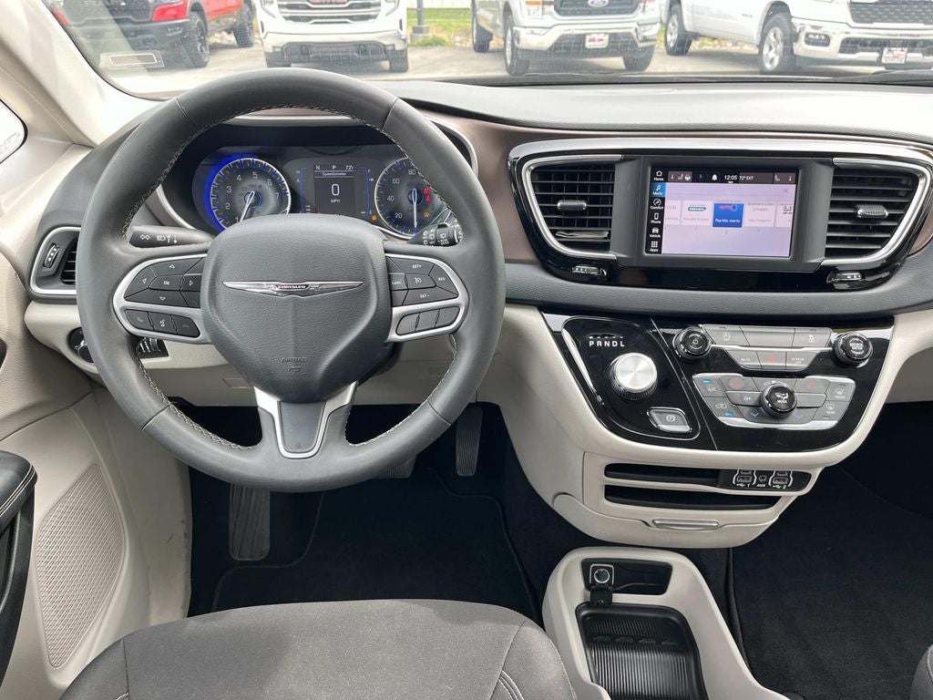 2023 Chrysler Voyager LX