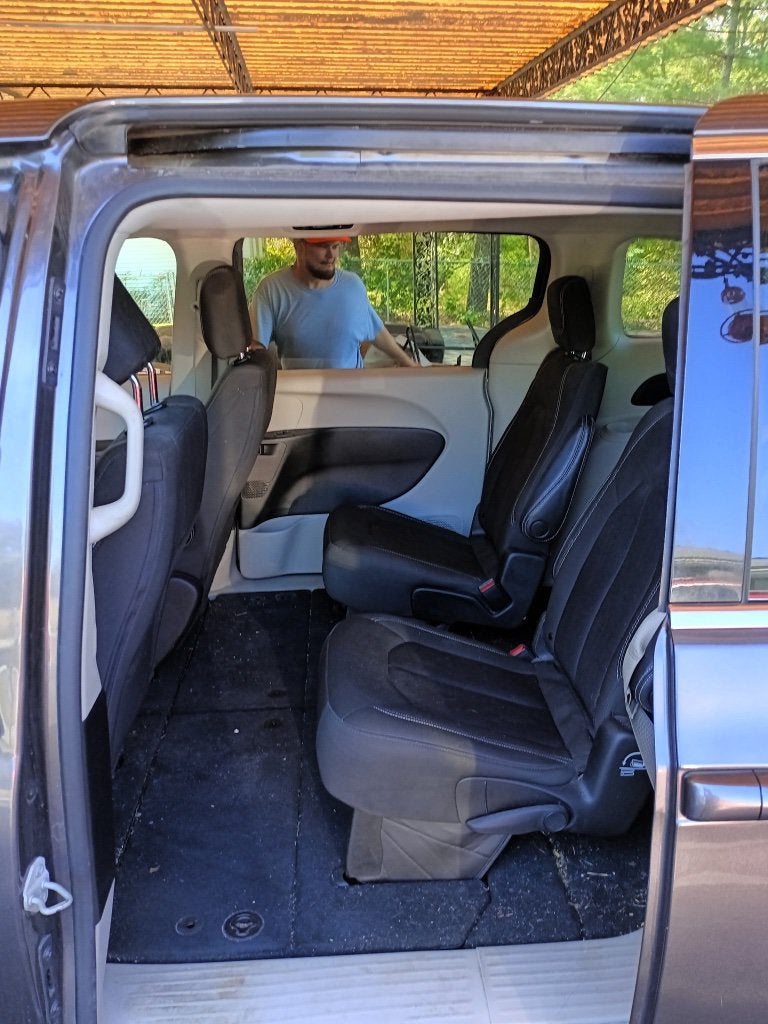 2023 Chrysler Voyager LX