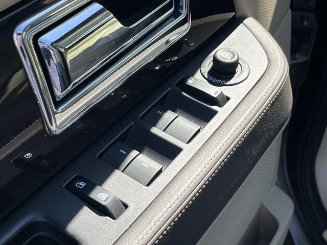 2015 Lincoln Navigator L Base