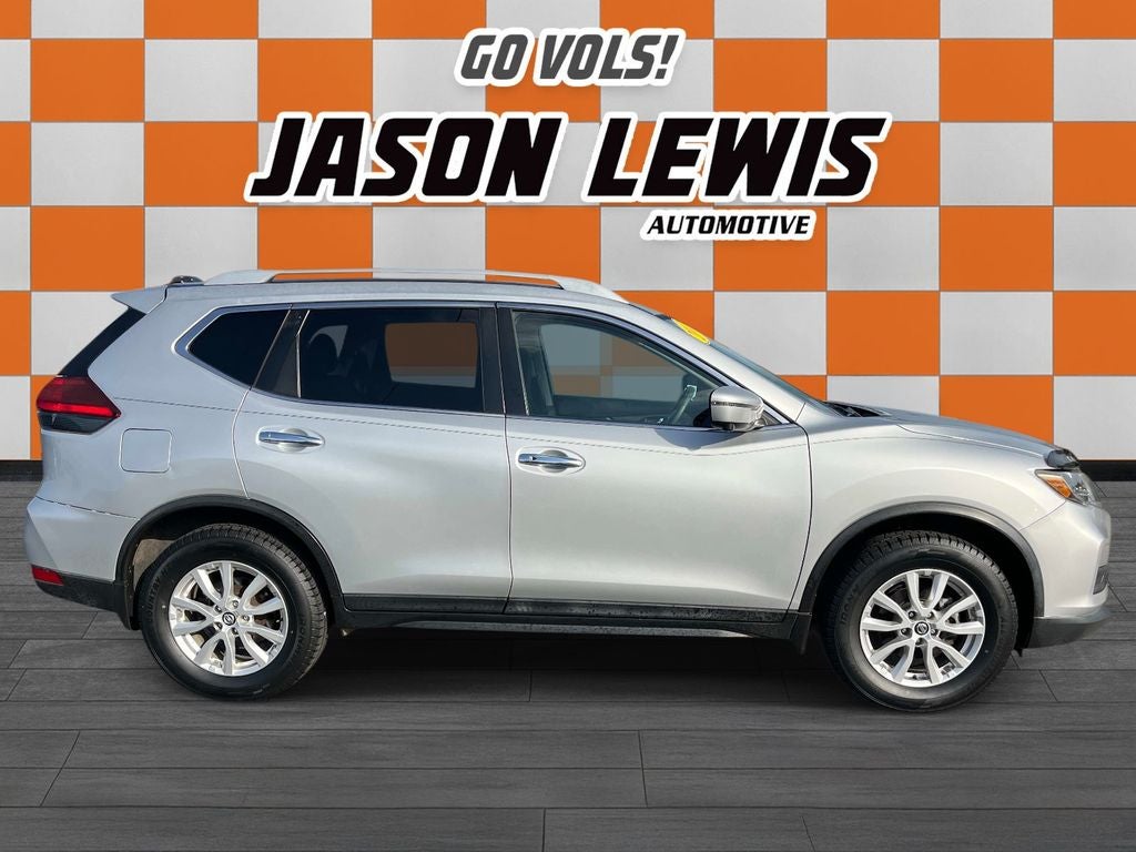 Used 2017 Nissan Rogue SV with VIN 5N1AT2MVXHC828673 for sale in Sparta, TN