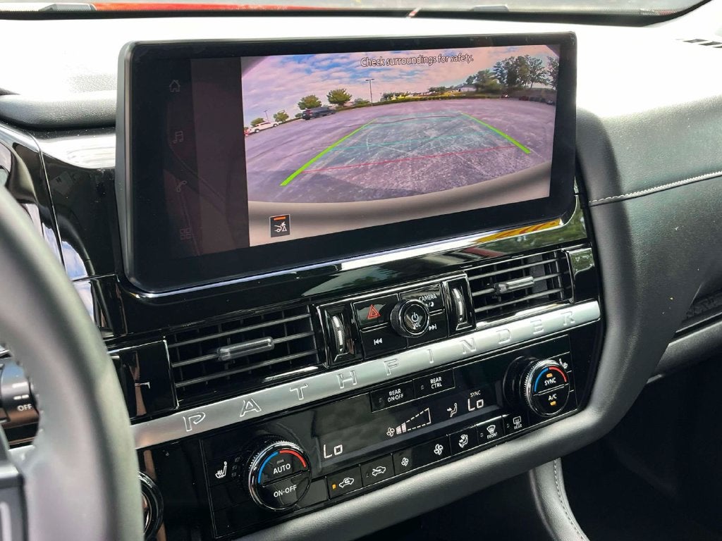 2026 Nissan Pathfinder SV