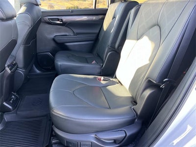 2021 Toyota Highlander Hybrid Platinum