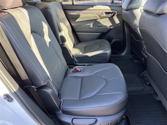 2021 Toyota Highlander Hybrid Platinum