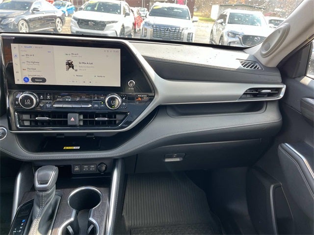 2023 Toyota Highlander Platinum