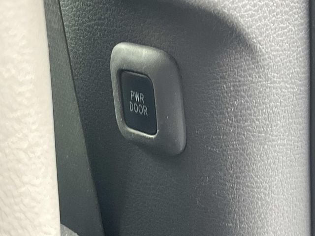 2023 Toyota Sienna XLE 8 Passenger