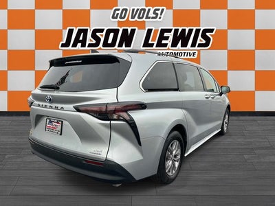 2023 Toyota Sienna XLE 8 Passenger