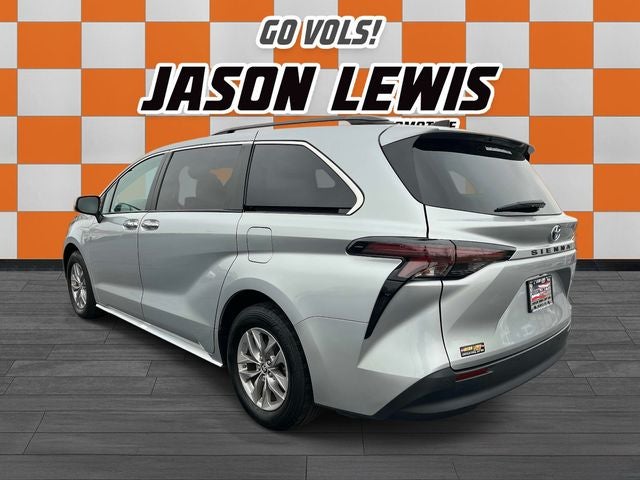2023 Toyota Sienna XLE 8 Passenger