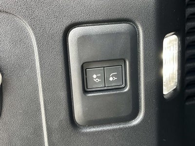 2025 Land Rover Defender 130 X-Dynamic SE