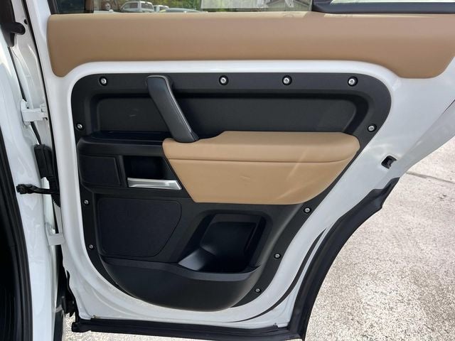 2025 Land Rover Defender 130 X-Dynamic SE