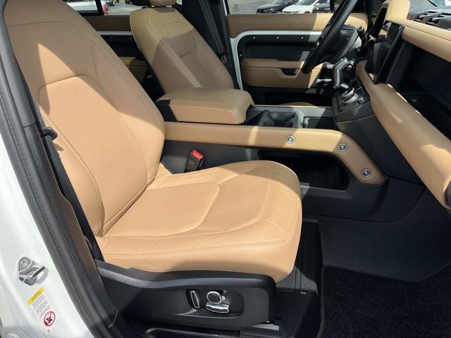 2025 Land Rover Defender 130 X-Dynamic SE