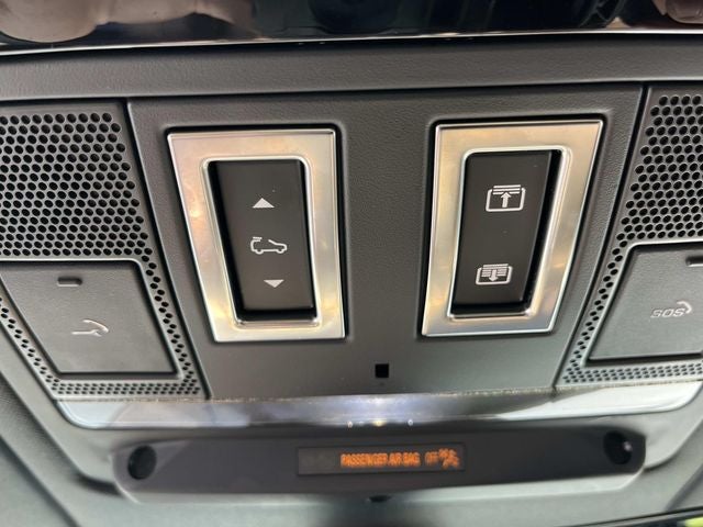 2025 Land Rover Defender 130 X-Dynamic SE