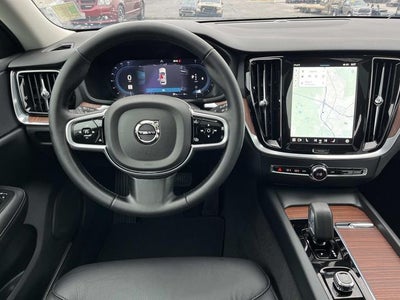 2025 Volvo V60 Cross Country B5 Plus