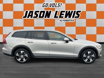 2025 Volvo V60 Cross Country B5 Plus