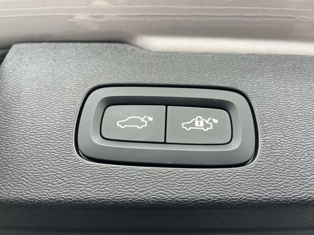 2025 Volvo V60 Cross Country B5 Plus